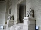  statue devant l'entrée de l'opéra Graslin